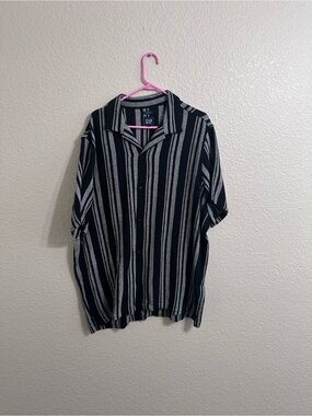 GAP Black and White Vertical Stripe Short-Sleeve Button Down Shirt